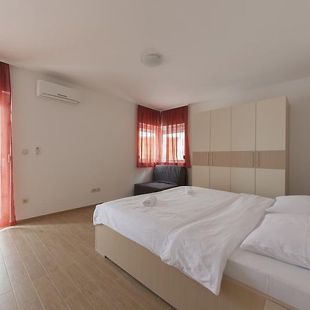 Apartments Villa Klara Baska Voda Luaran gambar