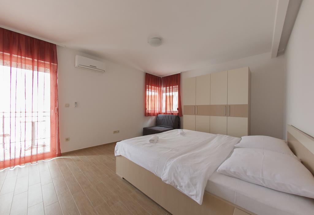 Apartments Villa Klara Baska Voda Luaran gambar