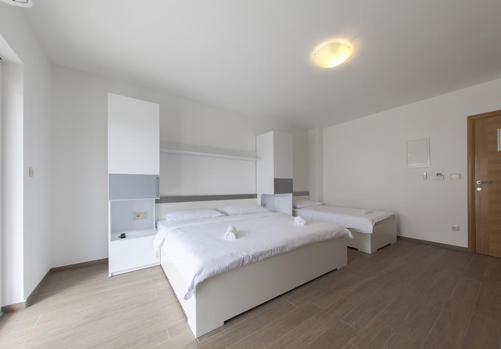 Apartments Villa Klara Baska Voda Luaran gambar